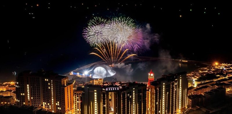 The Shore Apartments - Hillside & Firework View