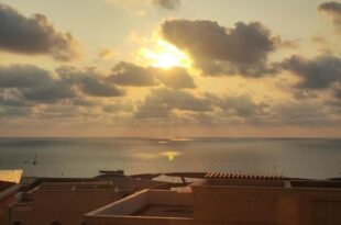 Sunset Town apartment with ocean view, fireworks